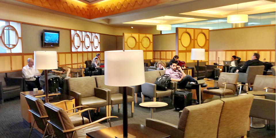 ATL: American Airlines Admirals Club Reviews & Photos - Concourse