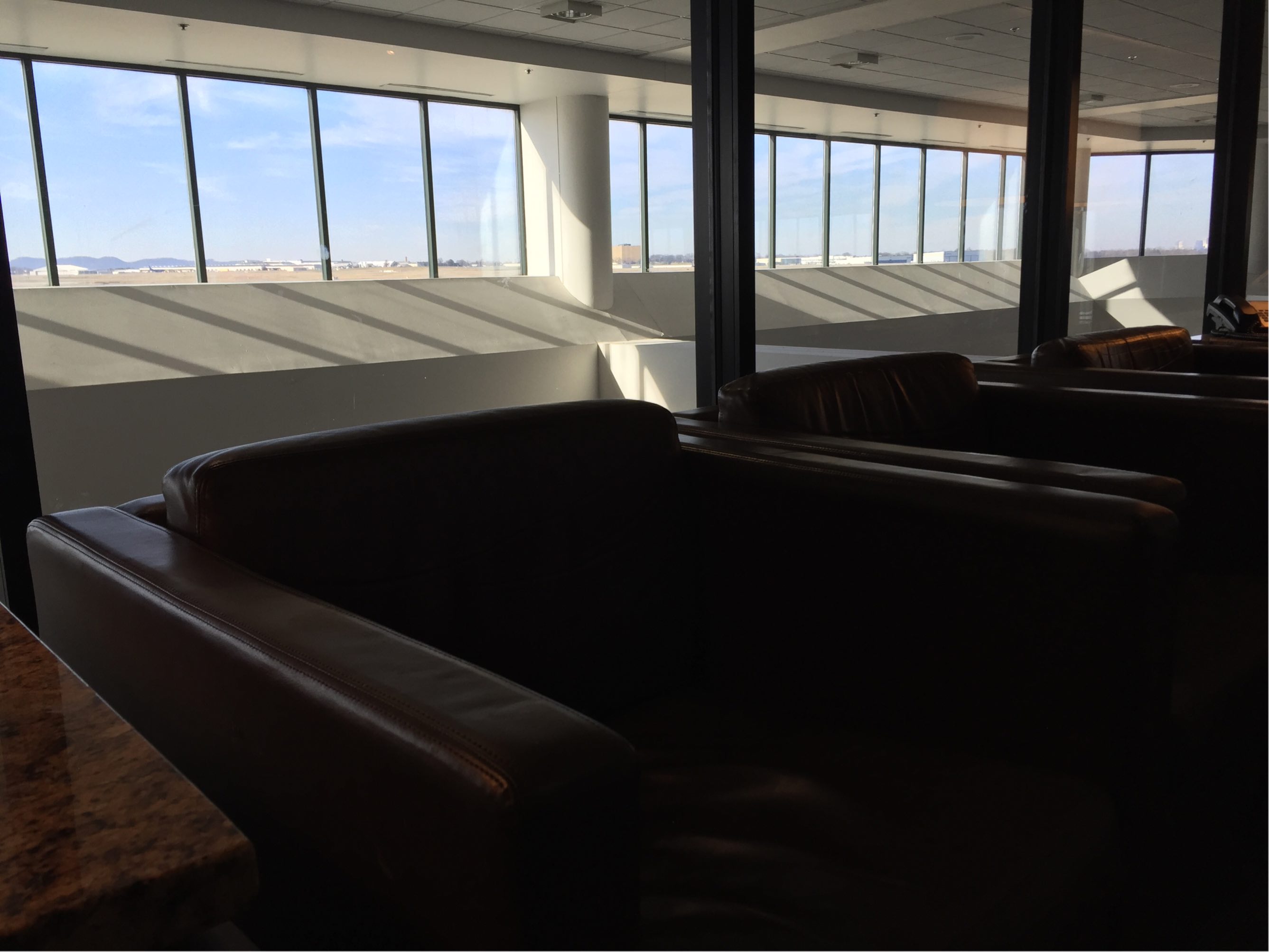 BNA: American Airlines Admirals Club Reviews & Photos - South Terminal,  Concourse C, Nashville International Airport | LoungeBuddy