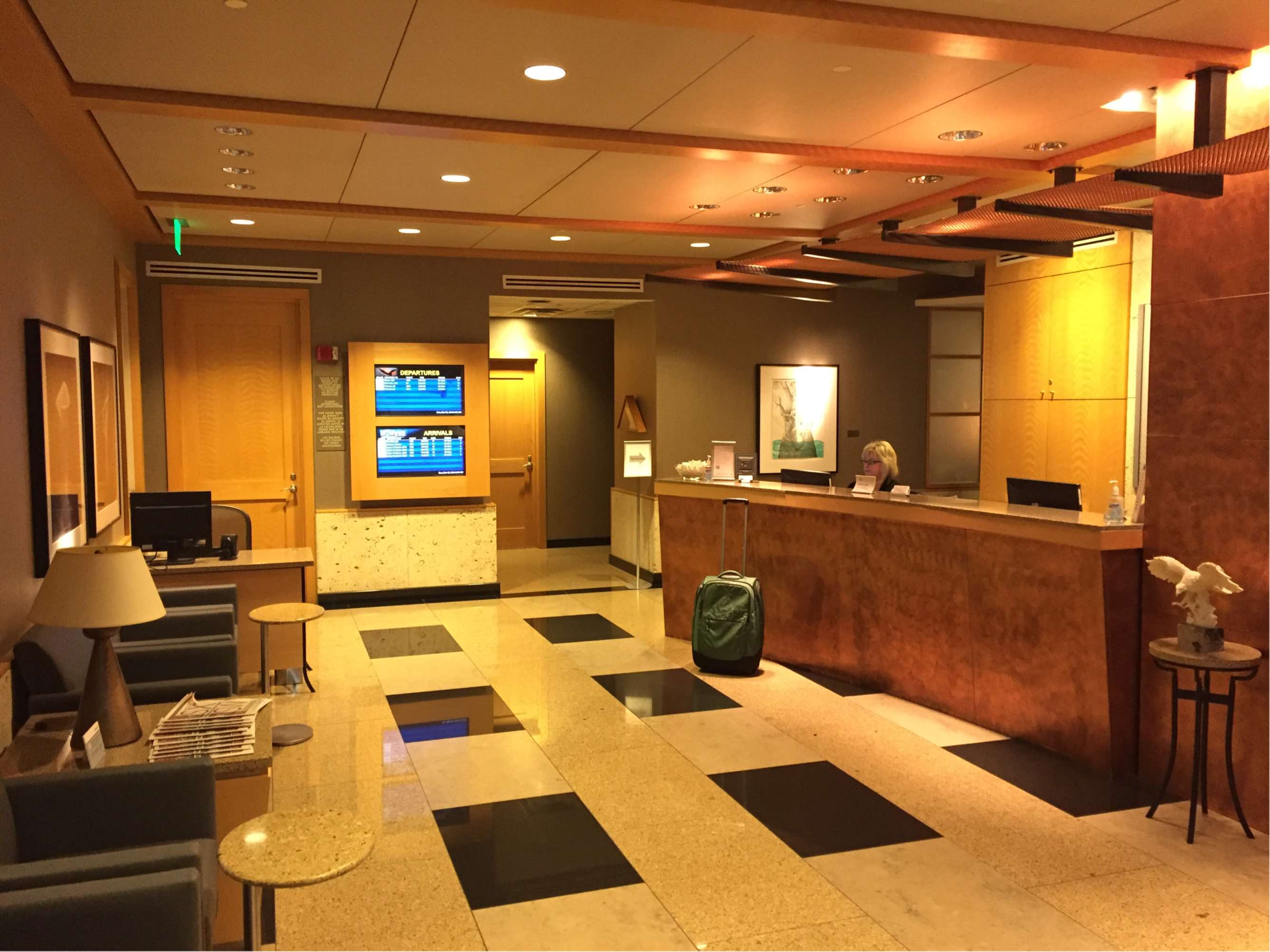 AUS: American Airlines Admirals Club Reviews & Photos - Main Terminal,  Austin-Bergstrom International Airport | LoungeBuddy