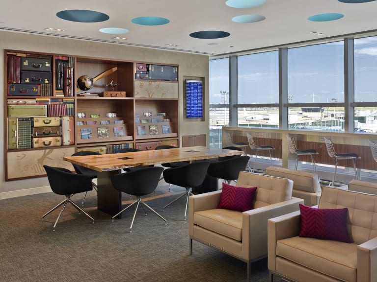 centurion lounge philadelphia