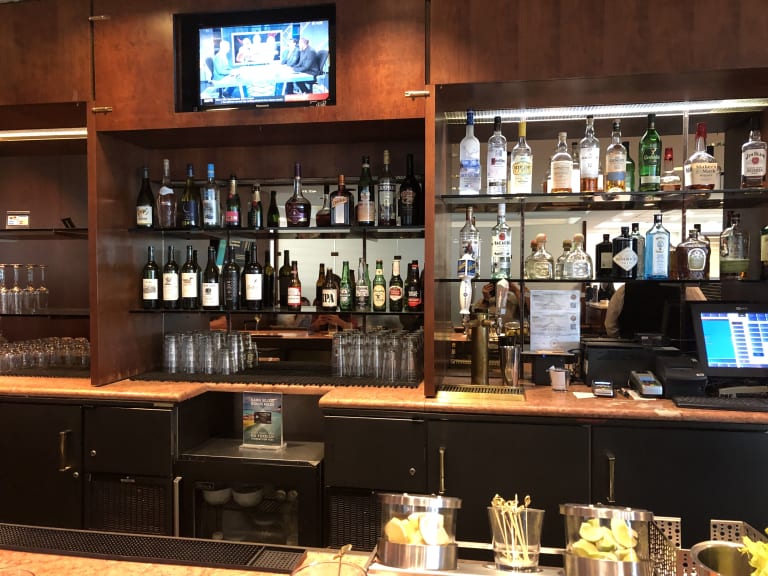 MCO: United Airlines United Club Reviews & Photos - Terminal B, Orlando ...