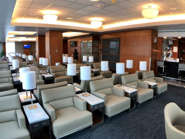 PDX: United Airlines United Club Reviews & Photos - Concourse E, Portland  International Airport | LoungeBuddy