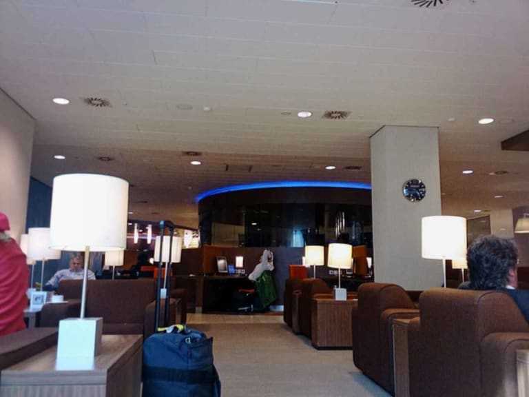 Ams Klm Crown Lounge 25 Reviews Photos Main Terminal Concourse D Amsterdam Schiphol Airport Loungebuddy - premium lounge access roblox