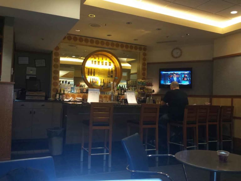 ATL: American Airlines Admirals Club Reviews & Photos - Concourse T, Hartsfield-Jackson Atlanta ...