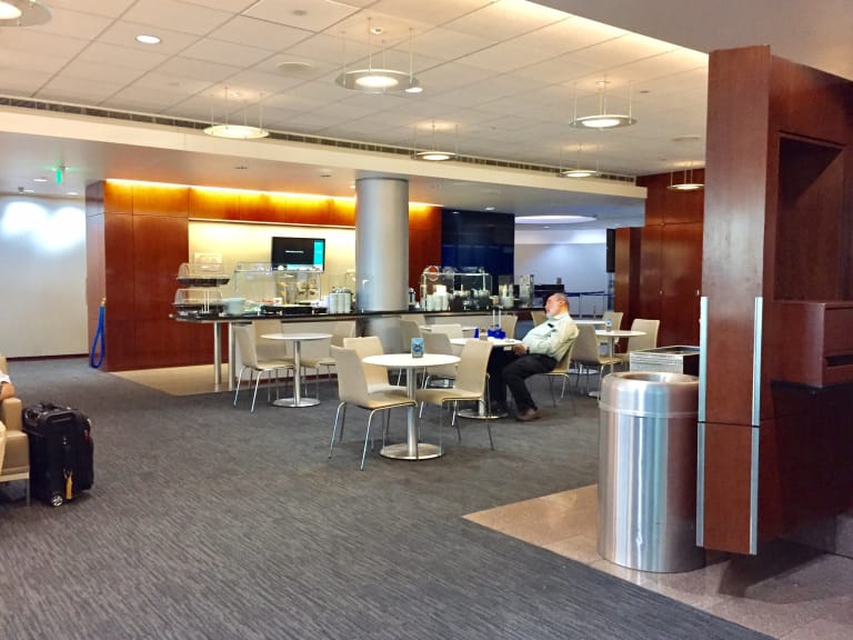 DEN: United Airlines United Club (Gate B32) Reviews ...