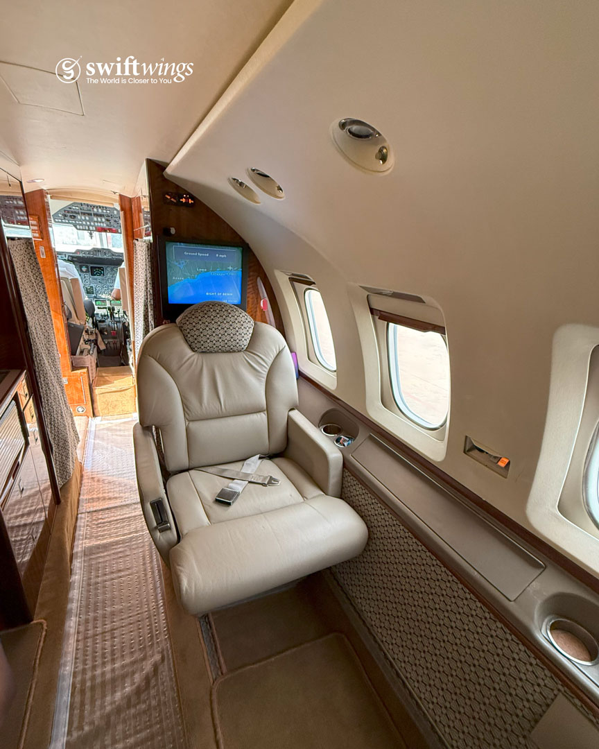 Hawker Beechcraft Cooperation Hawker 800XP thumbnail 2