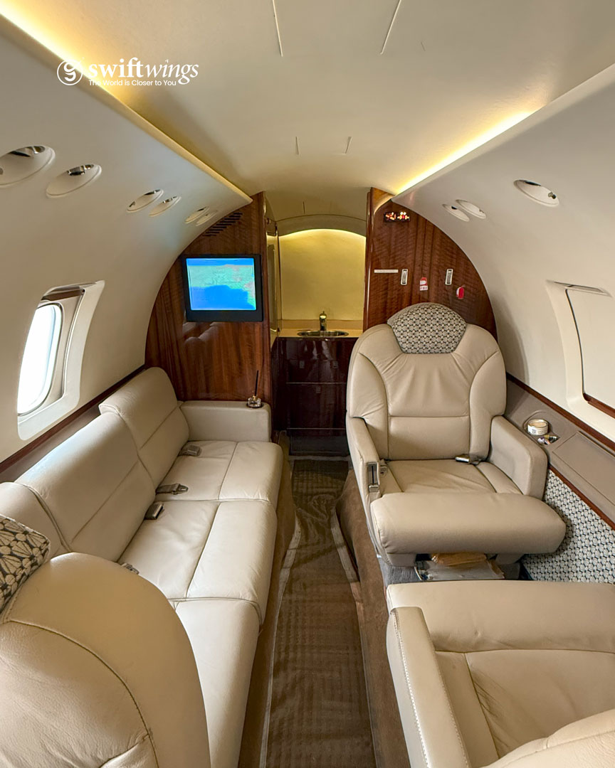 Hawker Beechcraft Cooperation Hawker 800XP thumbnail 3