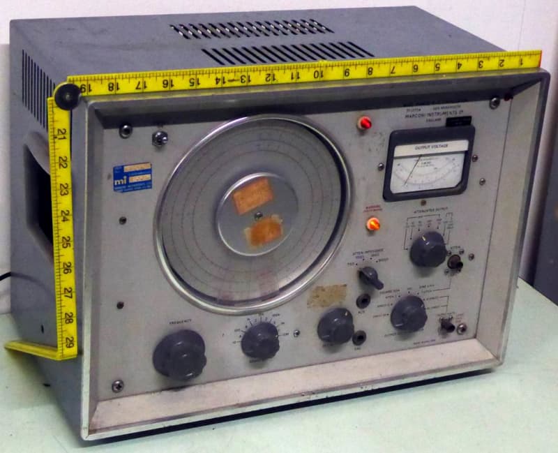 Practical 1960s period laboratory oscillator/radio test set
