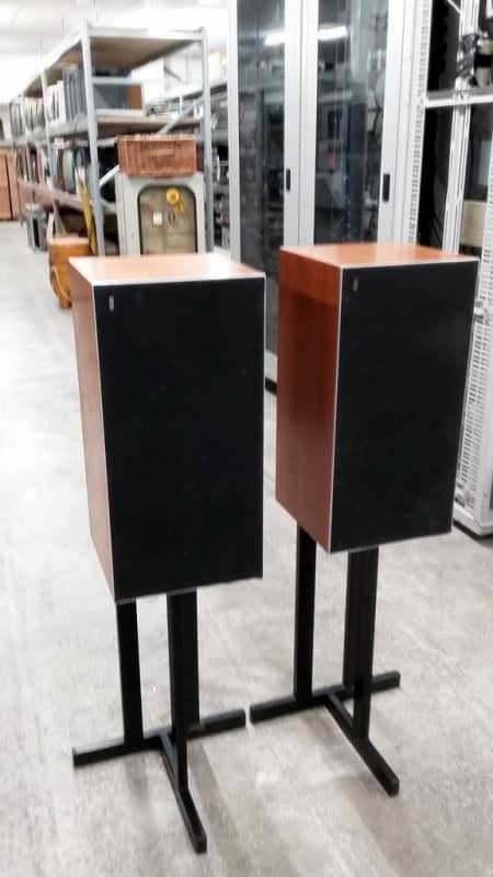 Stylish B&O hi-fi loudspeakers in teak veneer with black metal stands