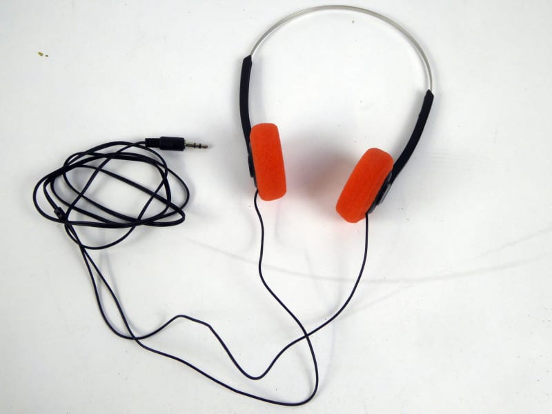 1980s mimimalist Walkman style headphones