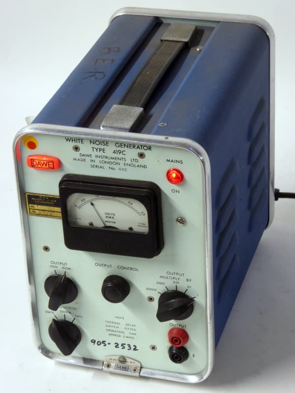 Practical Dawe electronic workshop white noise generator