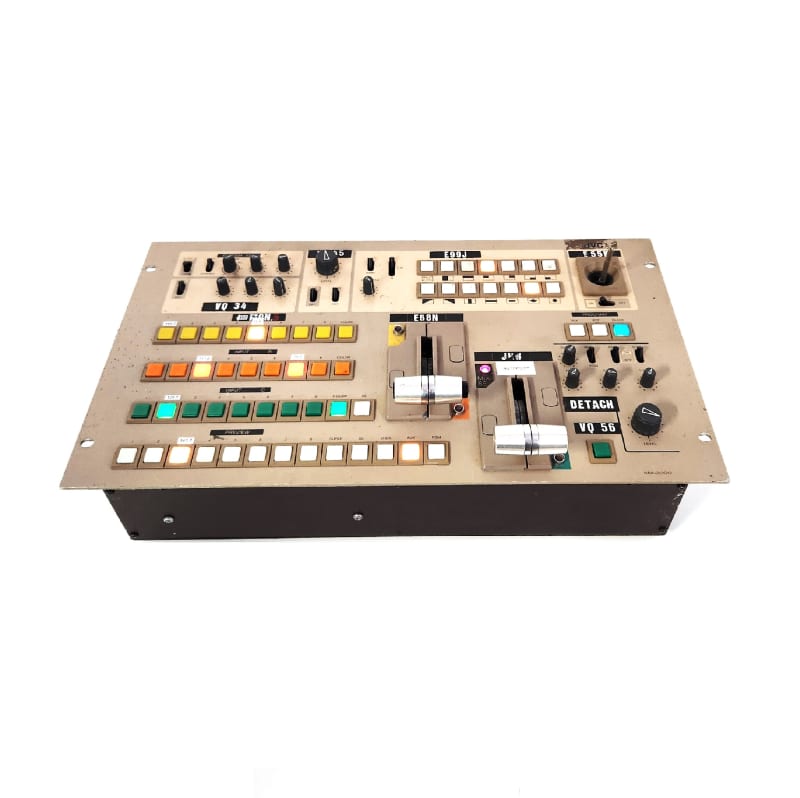 Practical rack mountable vision mixer with T-handles 