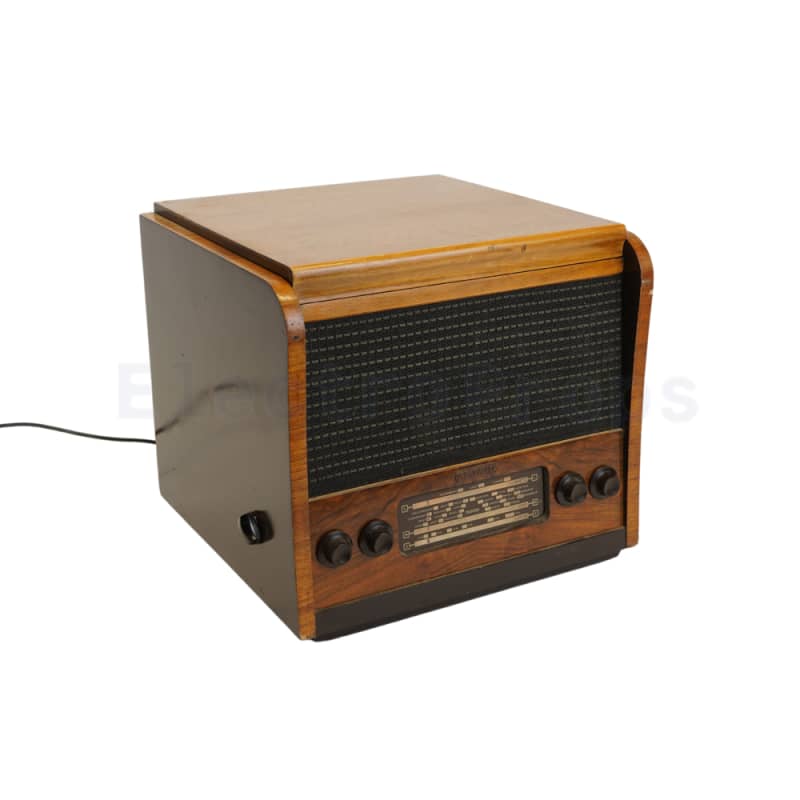 Vintage wooden Radio/Record Player (gramophone) with backlit tuning scale