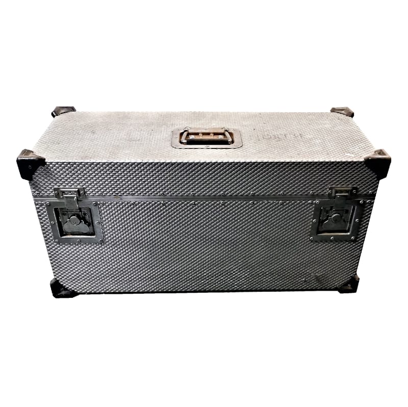 Bubbled aluminium flight case