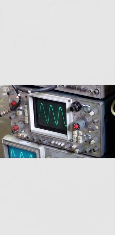 Practical Tektronix bench top oscilloscope