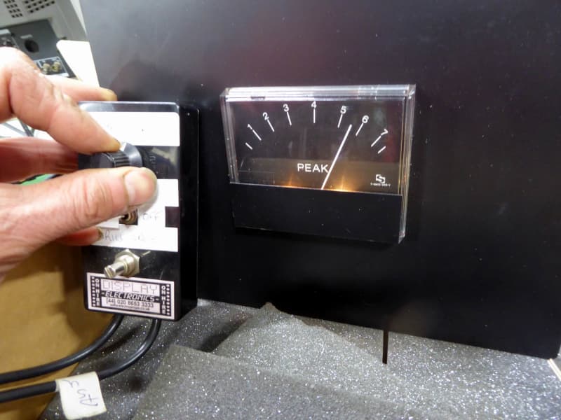 Practical, controllable Peak Program Meter (VU, Volume Unit), moving ...