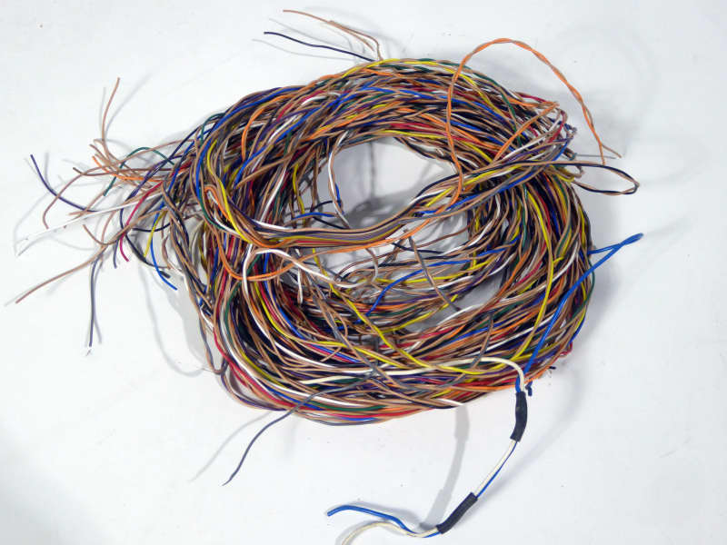Hank of multicoloured thin wire