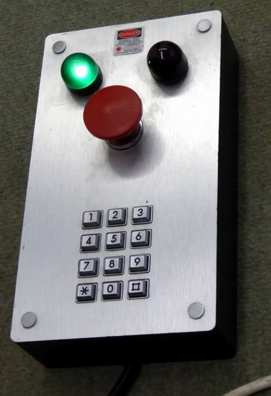 Door entry box with keypad & red/green flashing lamps