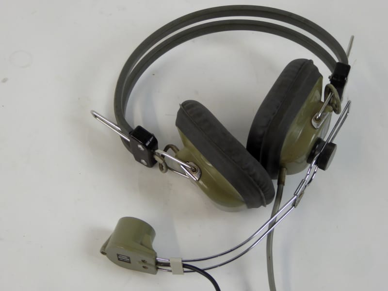 Period headset with very visible microphone on wire stalk