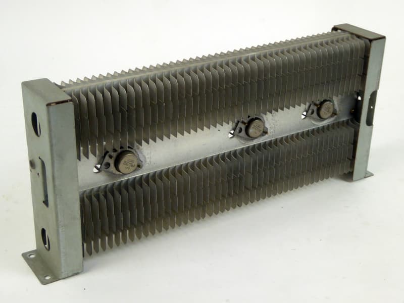 Large electronics cooler with curved shaped fins