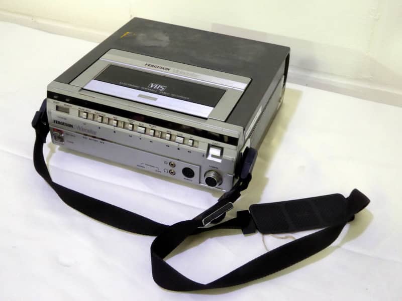 Portable VHS VCR/Video Cassette Recorder with shoulder strap Electro