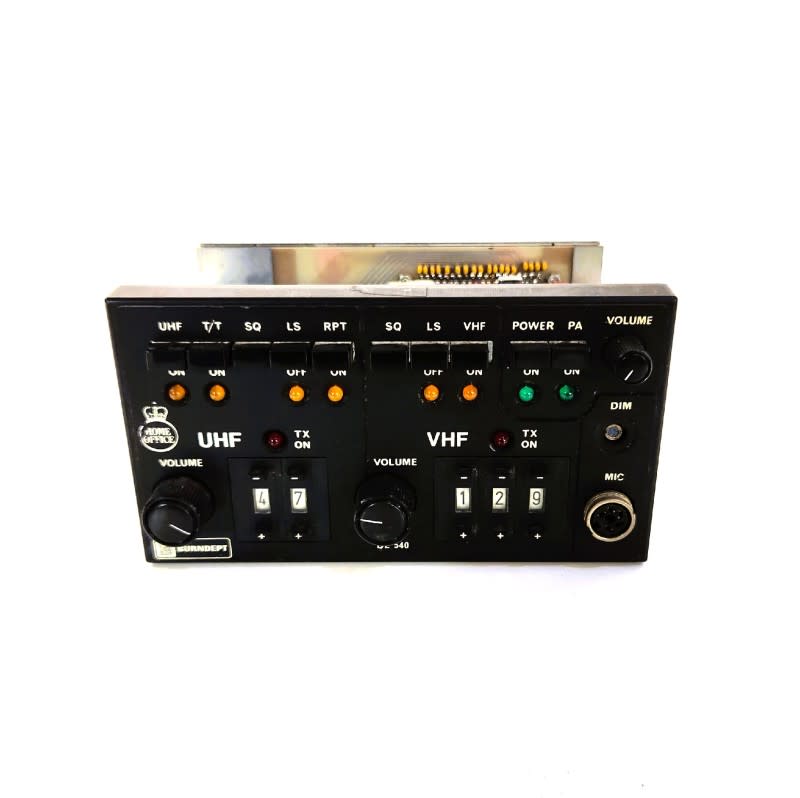 Aircraft UHF/VHF radio panel