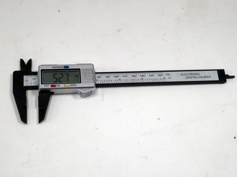 Digital measuring caliper / vernier gauge