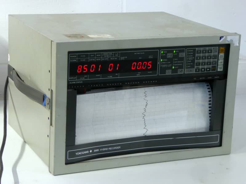 Practical laboratory chart recorder with perforated paper, red led digital displays