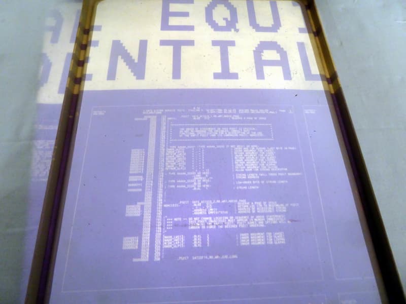 Practical 1950s-1960s portable microfiche viewer