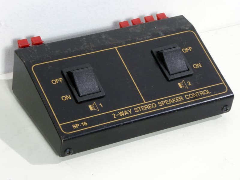 Speaker changeover switch console box