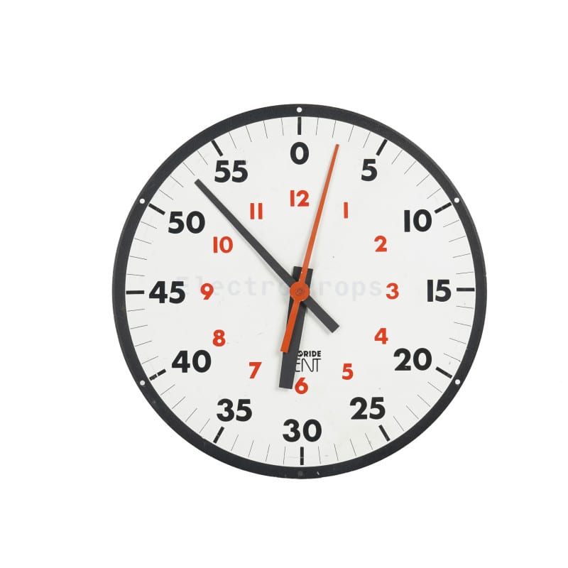 Analogue clock with seconds & hours markings