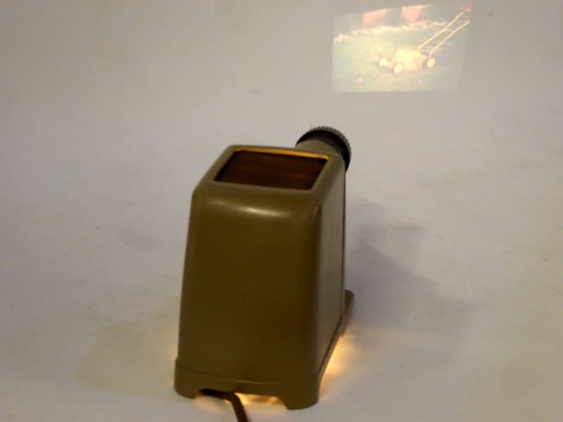 Practical 1950s-1960s photographic slide/transparency projector