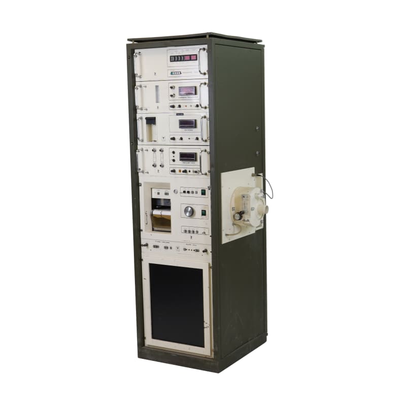 Industrial gas analysis electronics rack on wheels