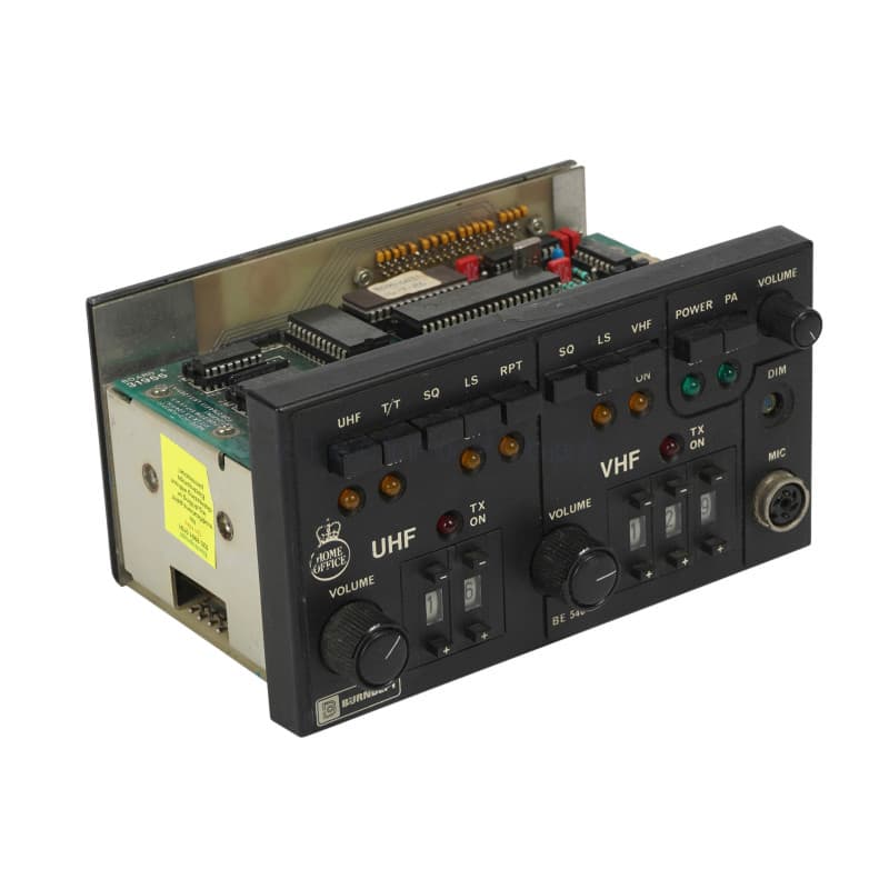 Aircraft UHF/VHF radio panel