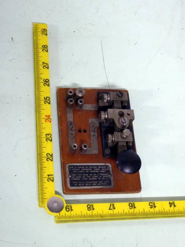 Period morse key for radio transmitters