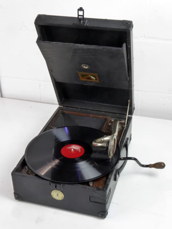 Period wind-up 78RPM portable gramophone/record player