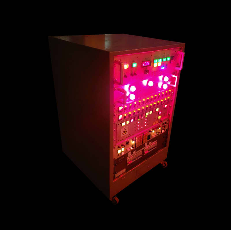 Practical 1 metre high rack with bright red lamps