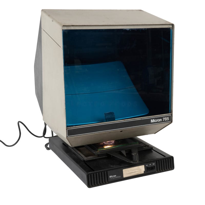 Practical microfiche viewer with internal screen