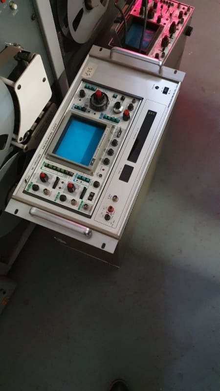 Practical rack mount oscilloscope