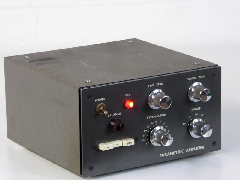Practical Parametric Amplifier in grey & black with shiny silver knobs