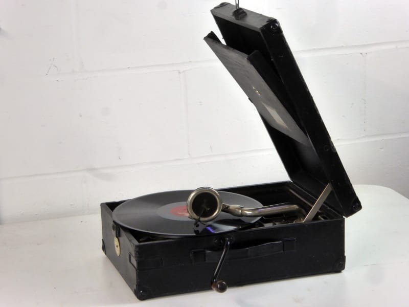 Period wind-up 78RPM portable gramophone/record player