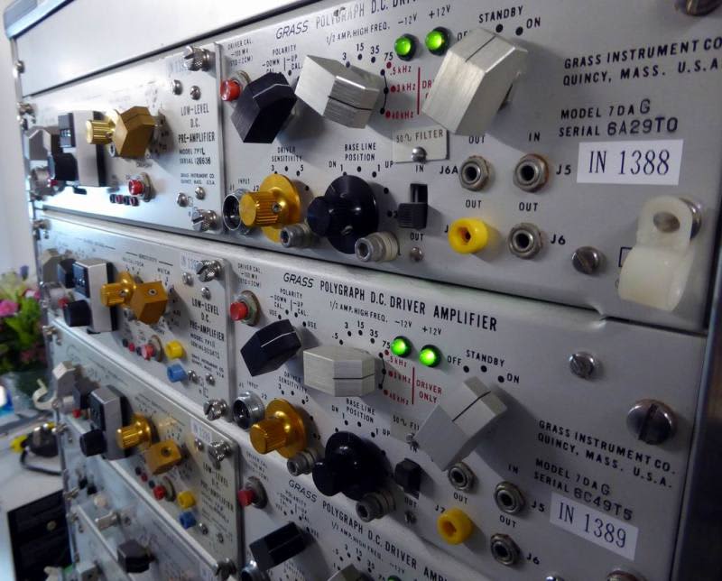 Part practical large floor-standing 8 pen lie detector/alternative fact tester