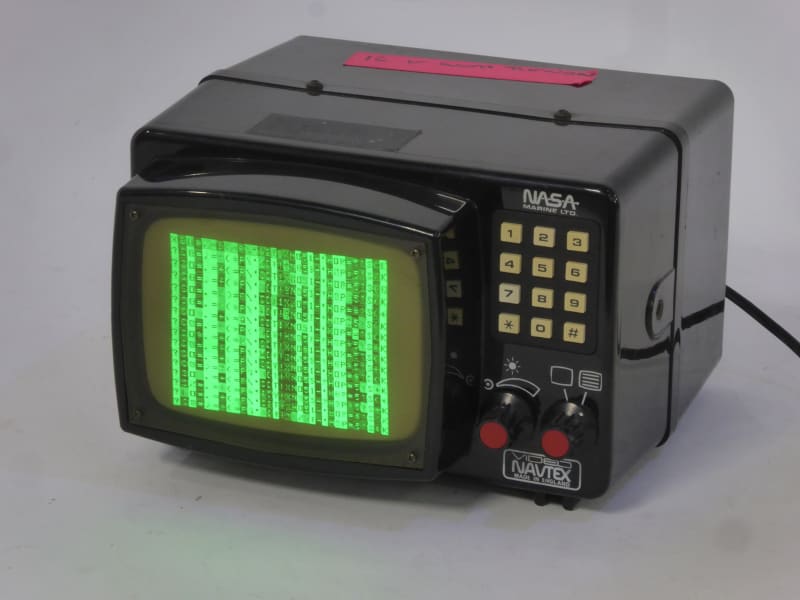 Practical small desktop green text screen Visual Display Unit with keypad & knobs