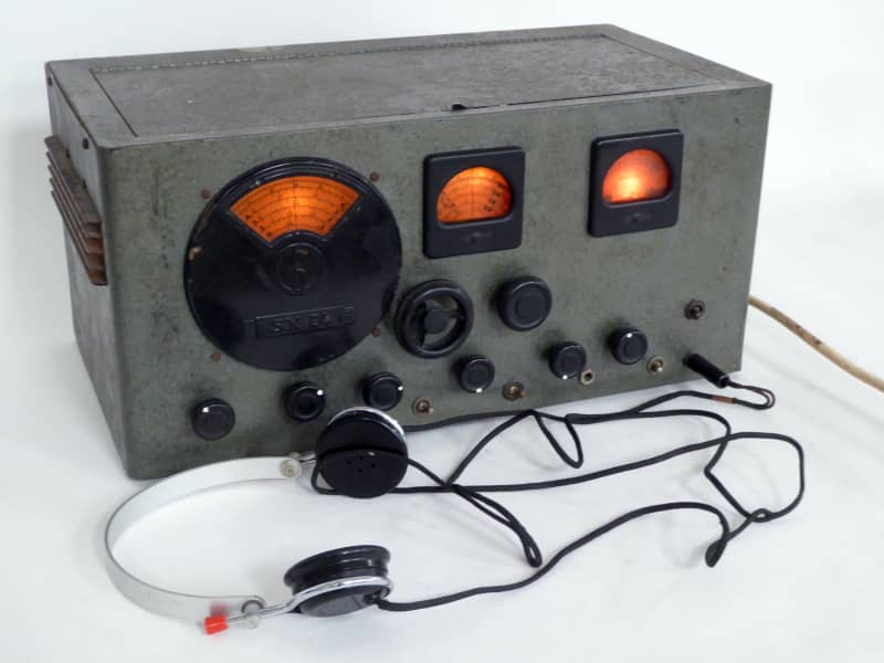 Practical Hallicrafters Skyrider SX24 WW2 period short wave radio receiver