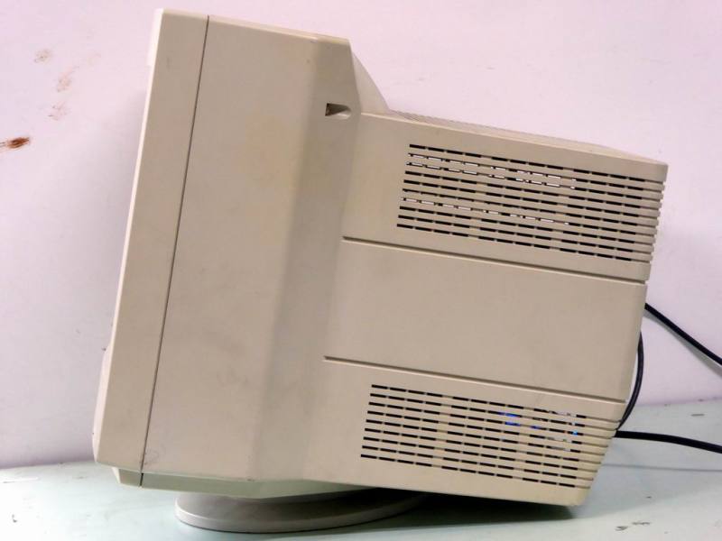 Practical rollbar free PC computer VGA CRT style 17" monitor with