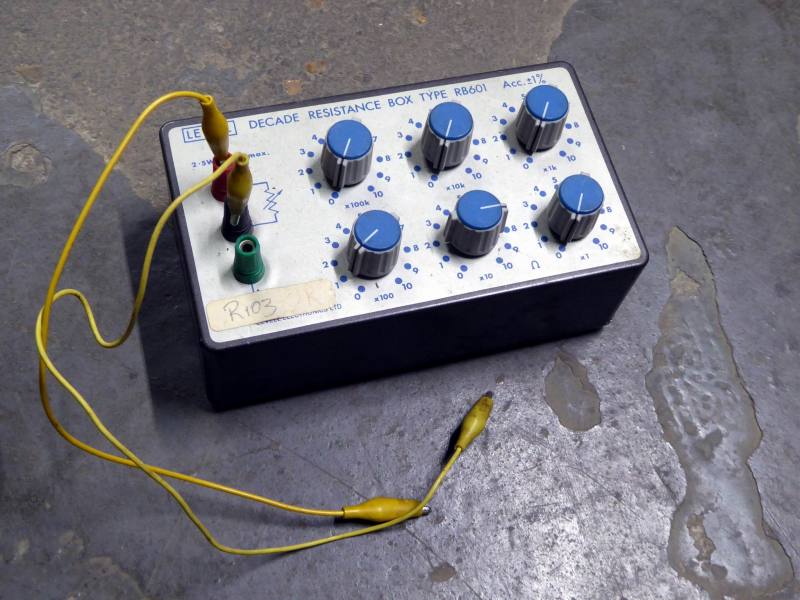 Laboratory Levell precision decade resistance box for selecting