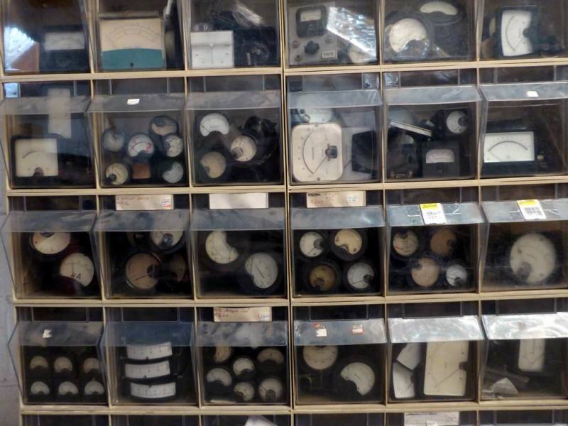 Huge Sweep Of Laboratory Workshop Factory Electronic Component
