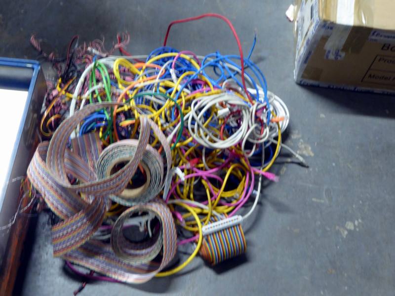 Selection of colourful dressing wire & rainbow ribbon cable Electro