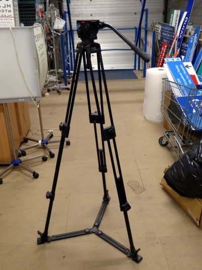 Large professional extending video camera tripod