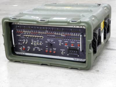 Ruggedised ribbed military flight case accepting 19
